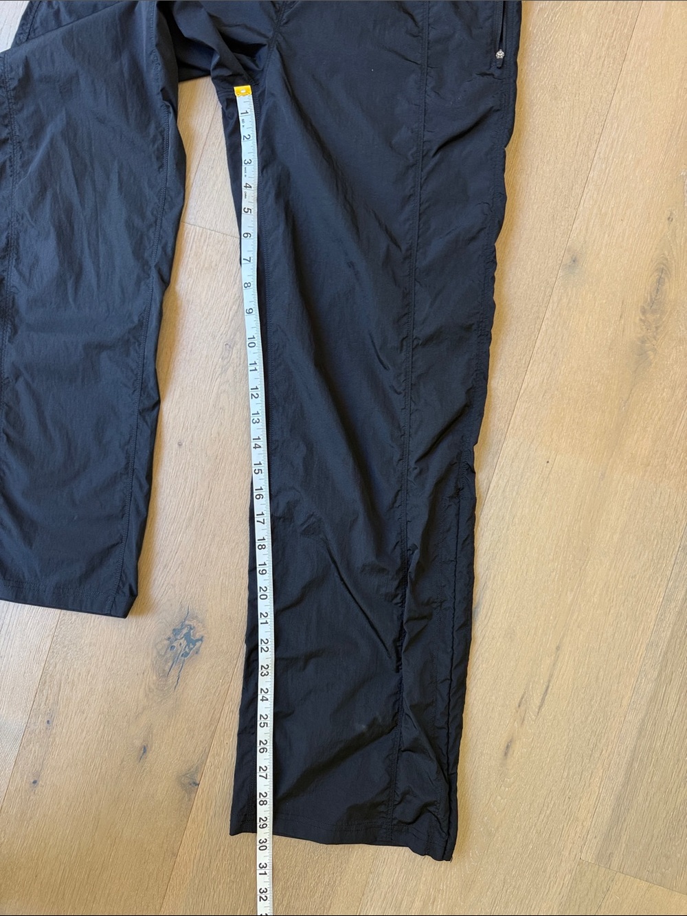 Aritzia Women's Black Track Pants with Elastic Waist - Picture 7 of 8